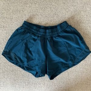Lululemon Hotty Hot Short II Long 4"